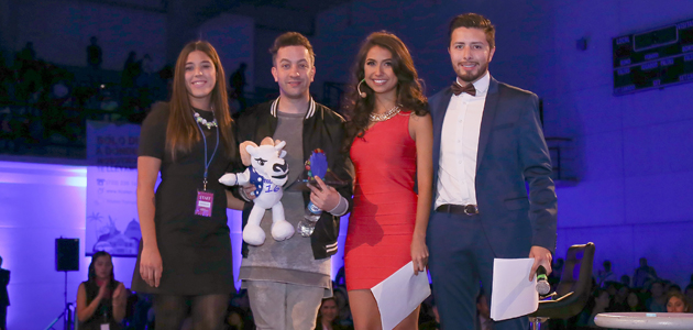 (pincipal) Se le entregó un reconocimiento a Chumel Torres