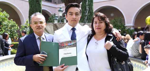 (principal) Francisco Martínez, Carlos Alberto Martínez y Juanita Gómez