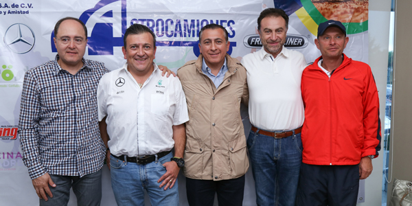 (principal) Raúl Alonso, Edgar Meza, Luis Flores, Javier Maawad y Juan Carlos Arochi