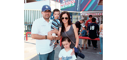 Francisco Sada, Pablo Sada, Diego Sada y Annie Sermeño de Sada copia
