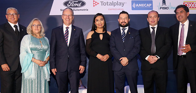 () JORGE RELLO, BEATRÍZ PAZ, JOSÉ MEDINA, JESSICA MEJÍA, GILBERTO SAUZA, JESÚS TRIGOS Y EDUARDO RODRÍGUEZ