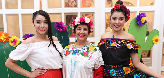 () ELIZABETH SOTO, ALICIA VELARDE Y CLAUDIA SOTO