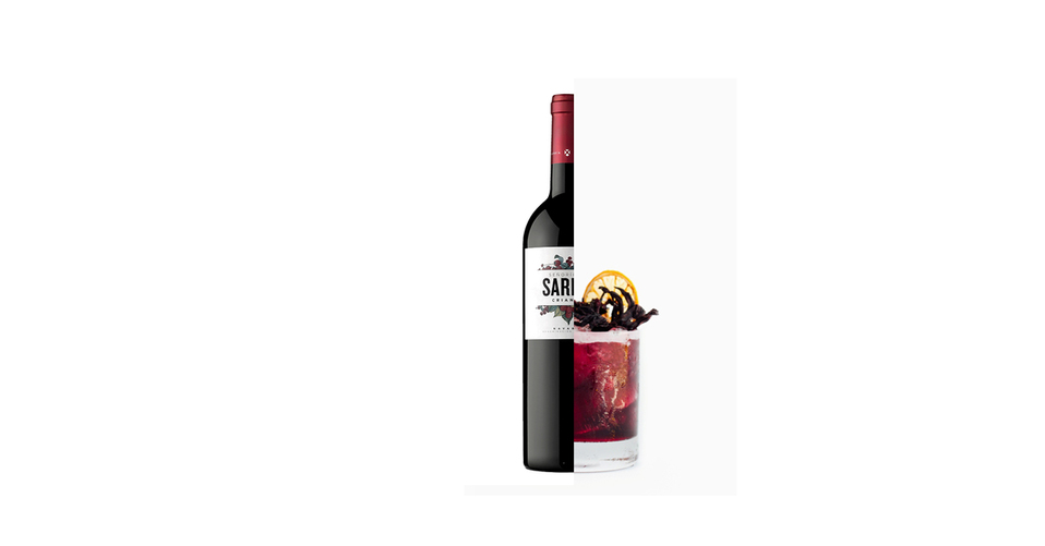 Cóctel La Reina, preparado con Señorío de Sarría Crianza, tequila blanco y jamaica