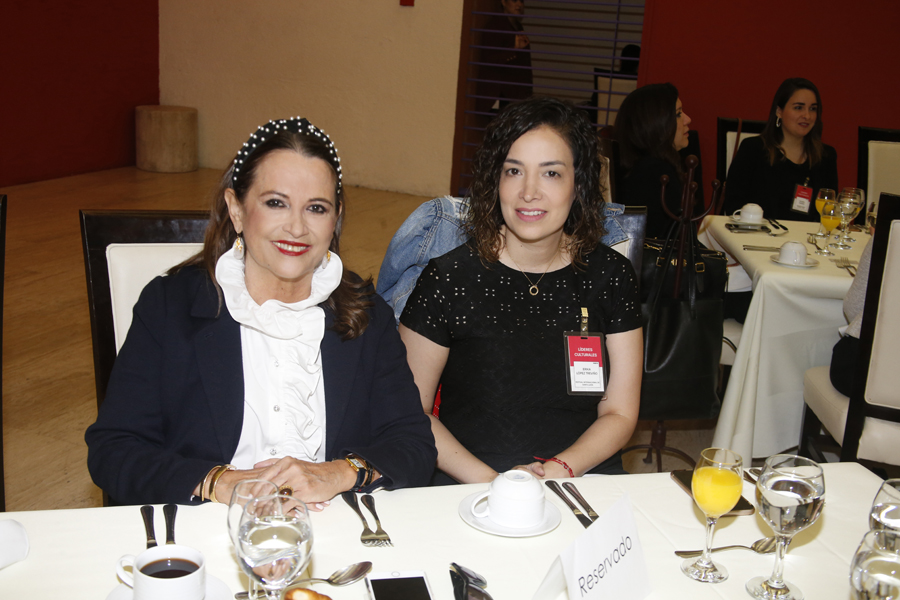Elvira Lozano de Todd y Érika López