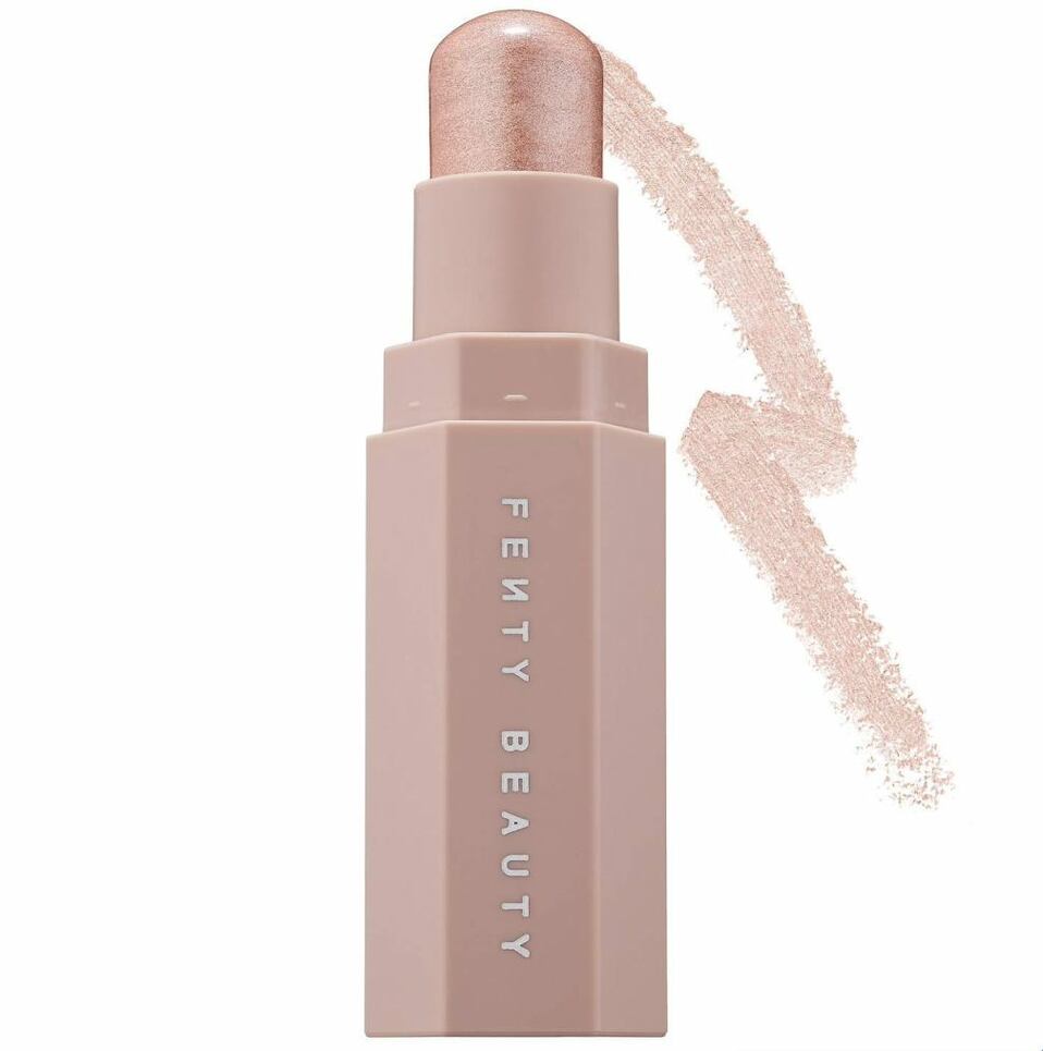 Complementa con un maquillaje tenue, gloss y highlighter para que el efecto dure todo el día.