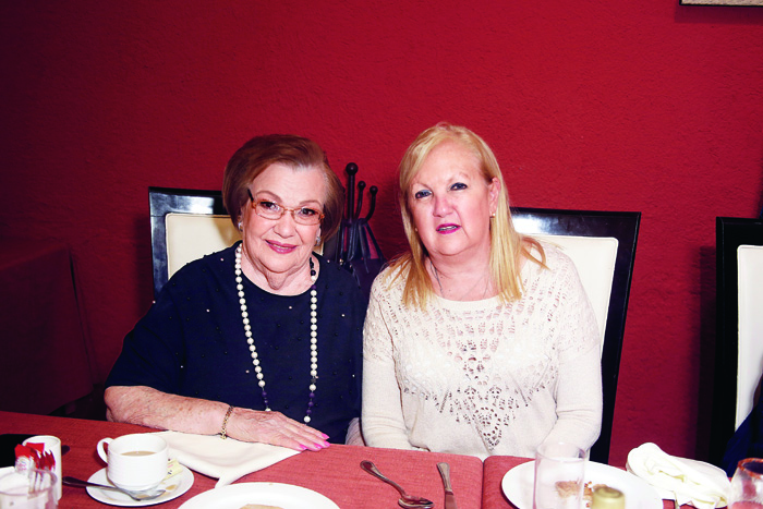 Adela Silva de Dávila y Delia Salinas
