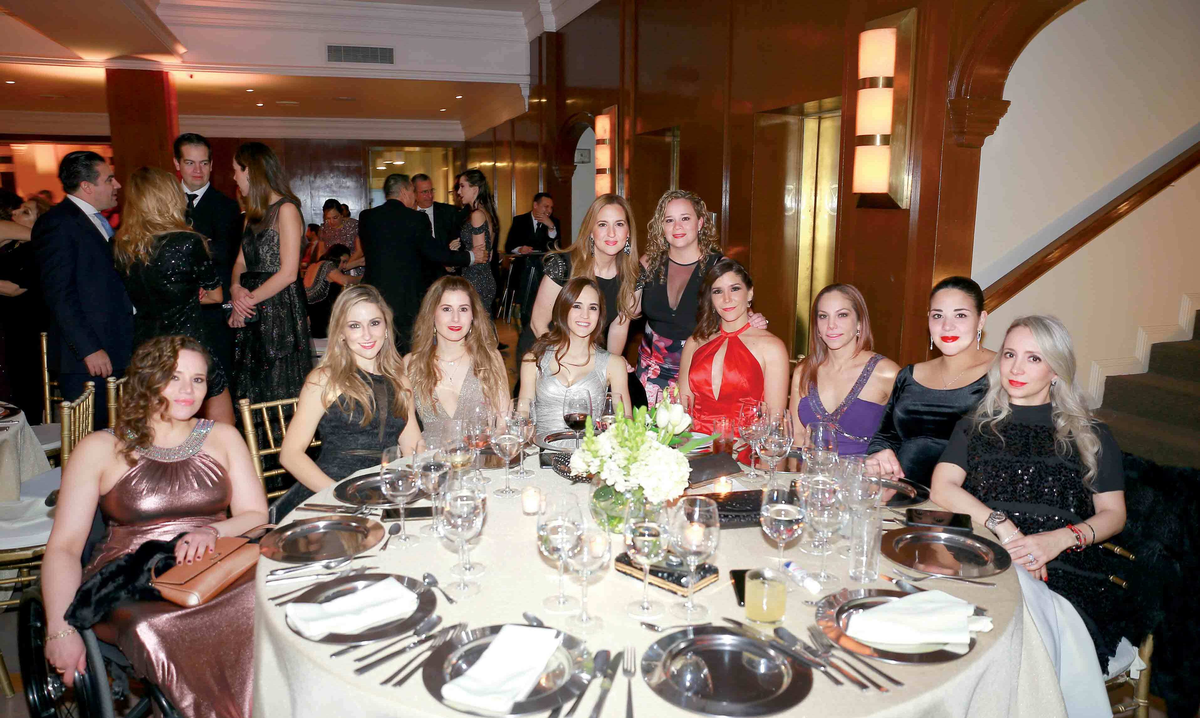 Eva gutiérrez, Daniela Martínez, Rocío Leal, Priscila Alanís, Fernanda Longoria, Lucía Martínez, Diana rodríguez, Bárbara Elizondo y Martha Garza de G
