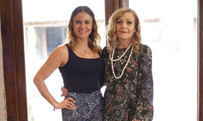 Claudia González y Tere Palomares