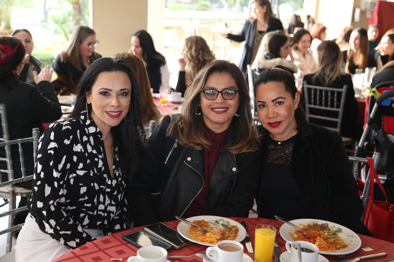 Claudia, Karina y Adriana