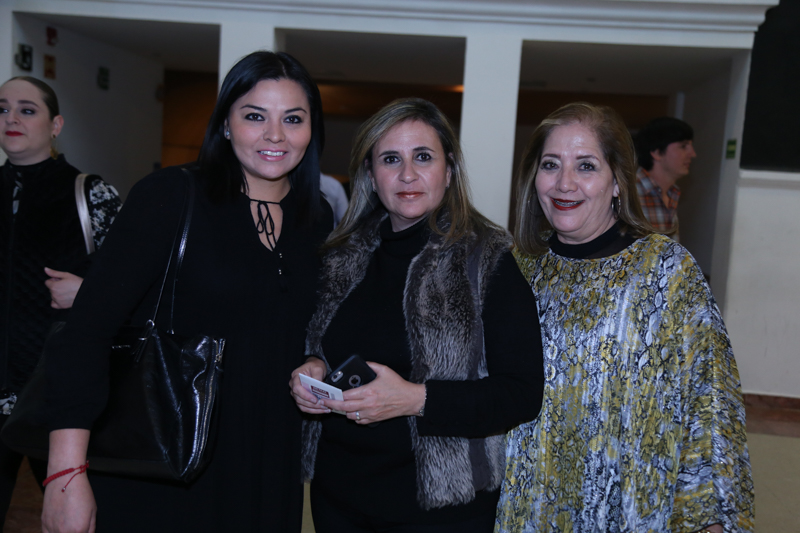 Liliana, Ana y Flor