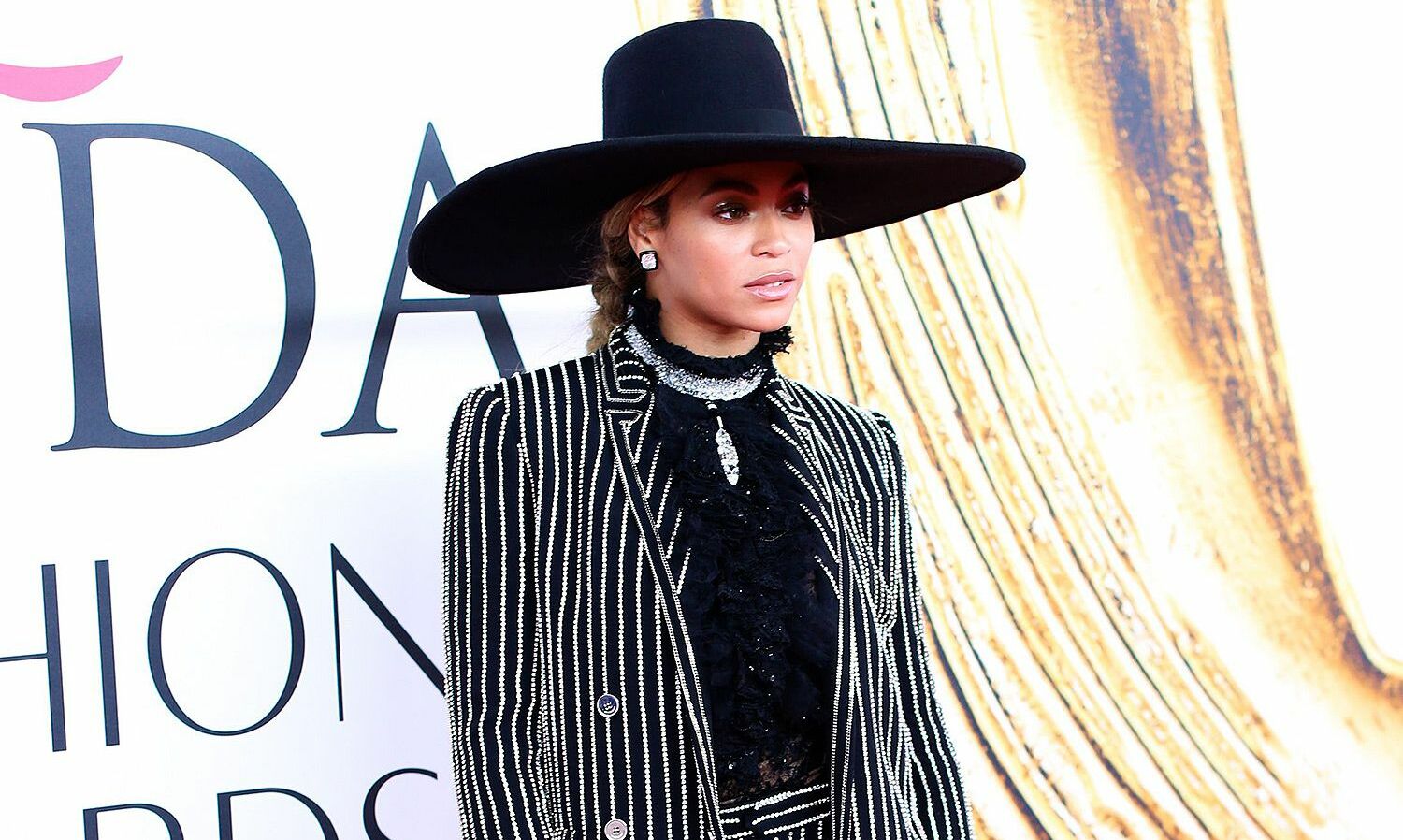 En 2016 fue reconocida con el título de Fashion Icon por el Council of Fashion Designers of America (CFDA) y portó uno de sus mejores outfits.