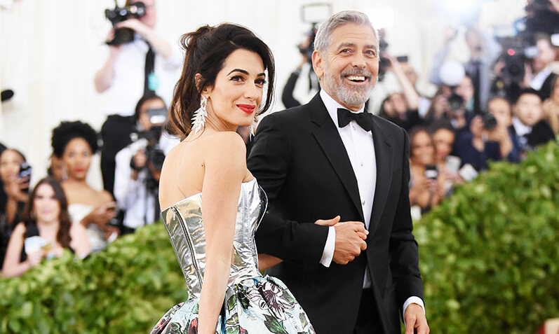 Su estilo personal es una mezcla de profesionalismo y diversión, y es tan acertada que en 2018 fue invitada como co-chair de la MET Gala.
