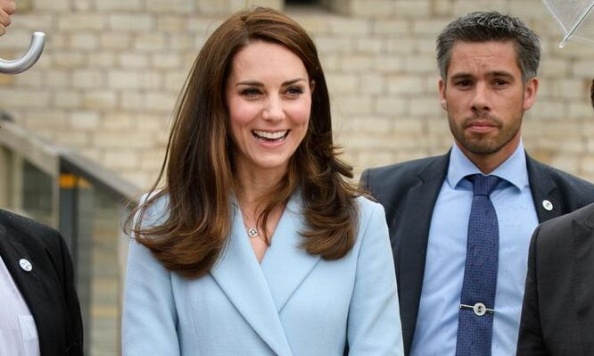 Sin importar si está usando un vestido de noche en un banquete de estado o unos pantalones en una salida casual, Kate Middleton nunca decepciona.