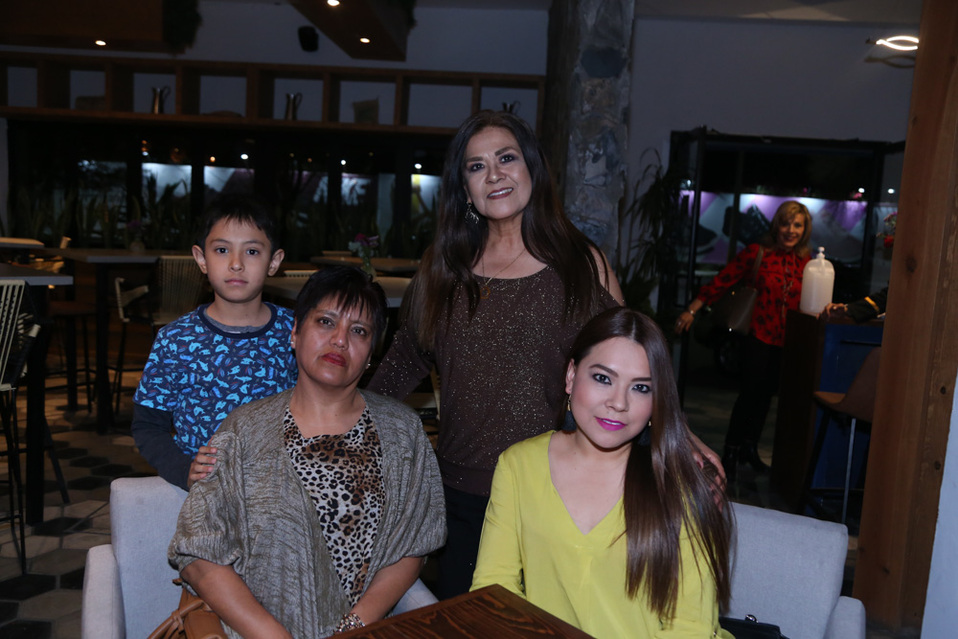 Ángel, Lety, Ofelia y Ana
