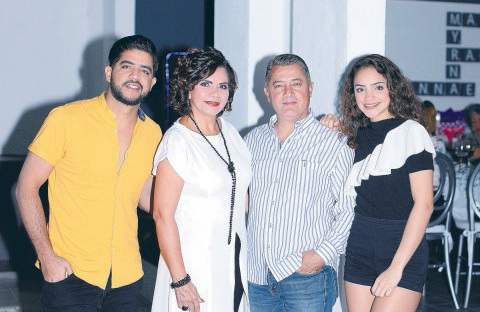 Ragde Medina, Myrna García, Eduardo Medina y Dannae Medina