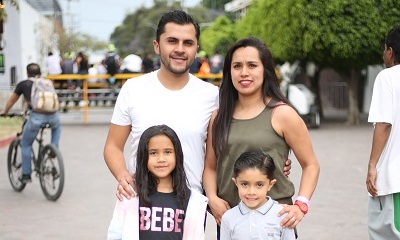 Gil Ibarra, Denisse Mogollan, Alondra Ibarra e Ian Ibarra