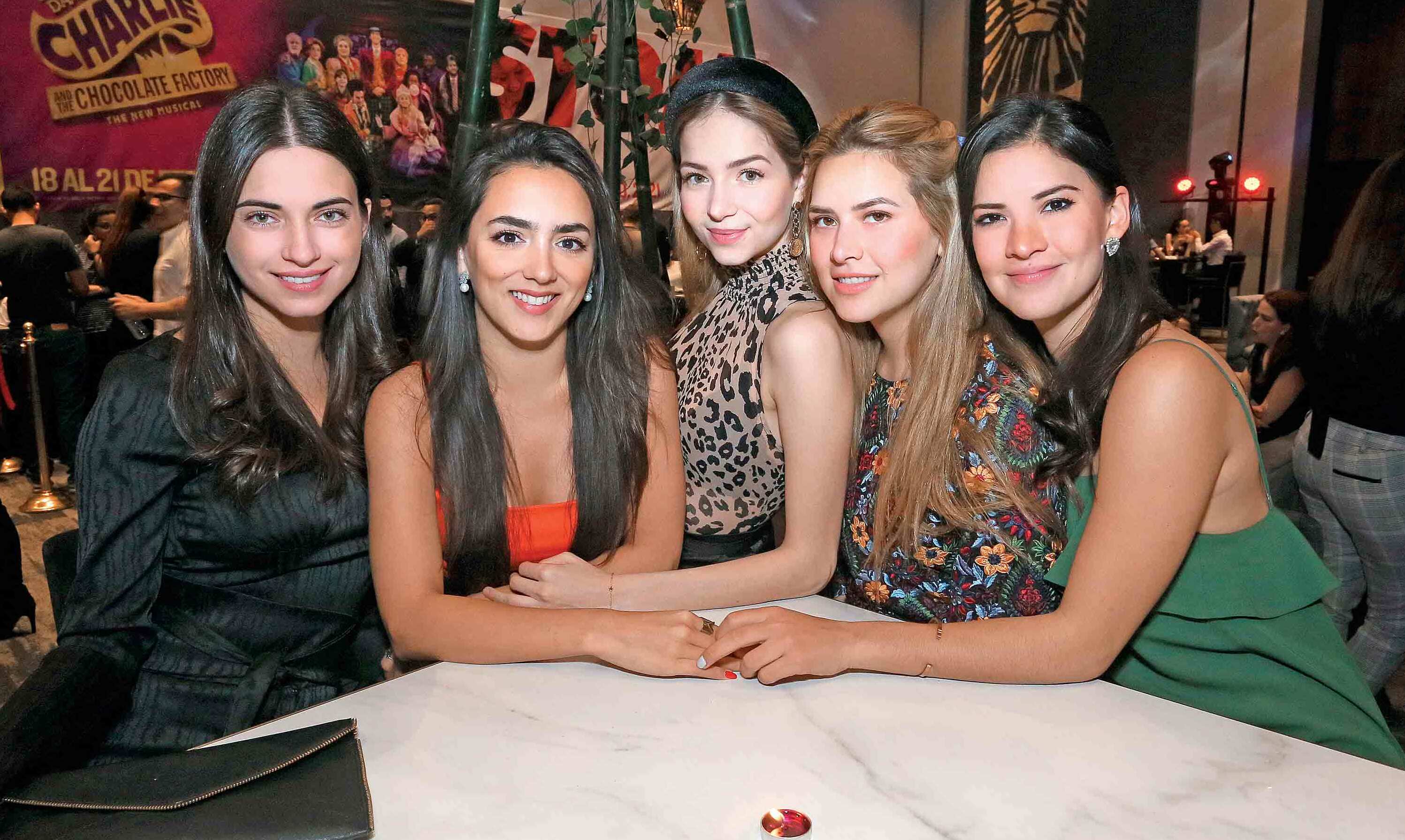 Pau García, Megan Dalmau, Mallory Caballero, Ale Maltos y Mariela Leal