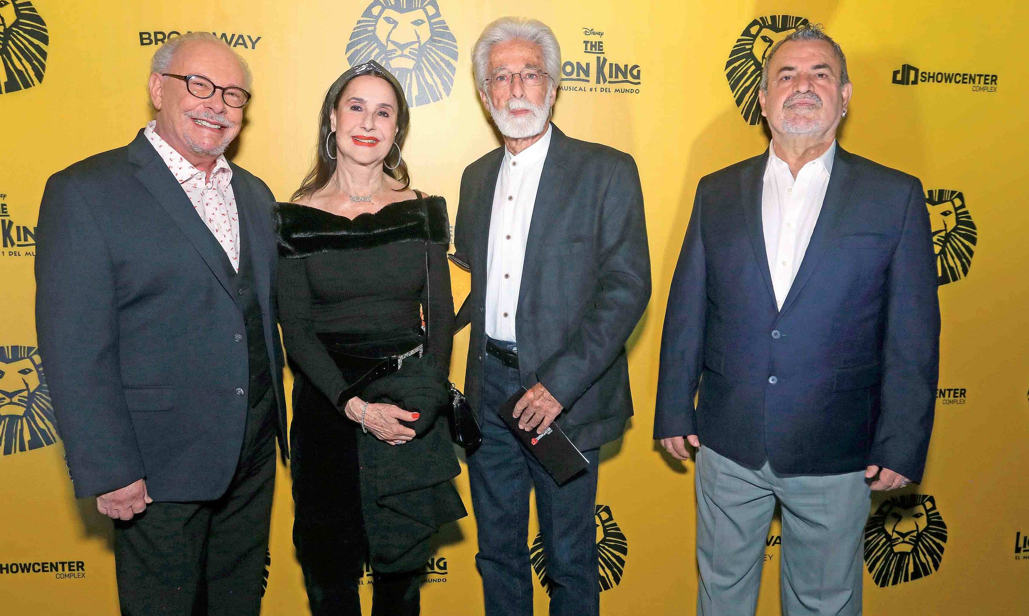 Enrique González, Florencia Schwarz, Ricardo Esposito y Roberto Elizondo