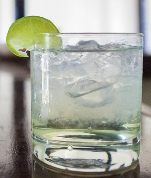 Coctel con licor Casa D'Aristi