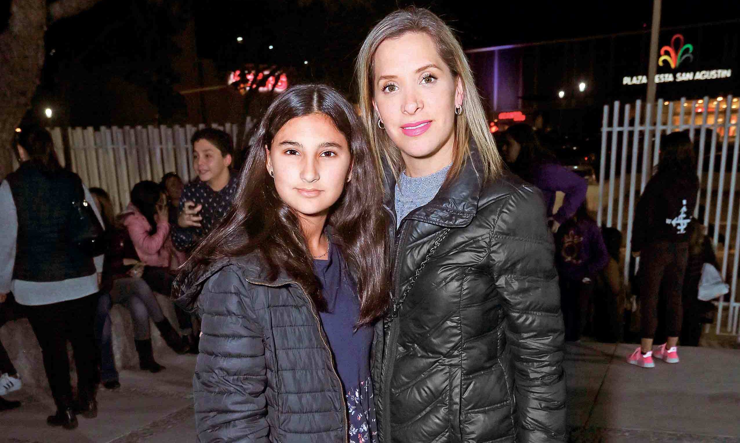 Maries González y Mary Esther de González