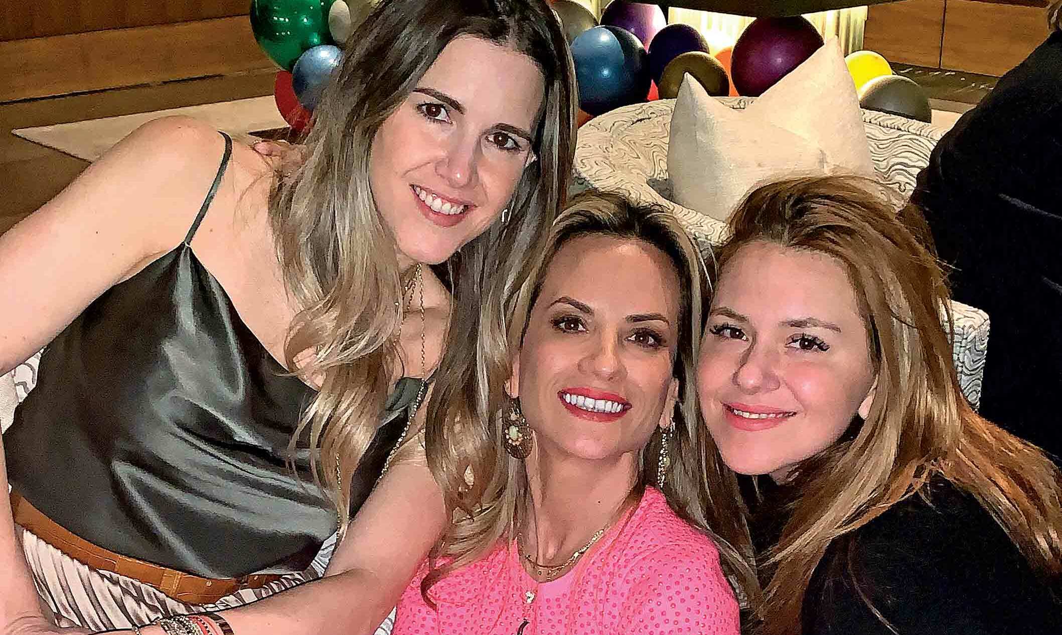 La festejada con Cristy Zambrano de Zambrano y Lily Pierce
