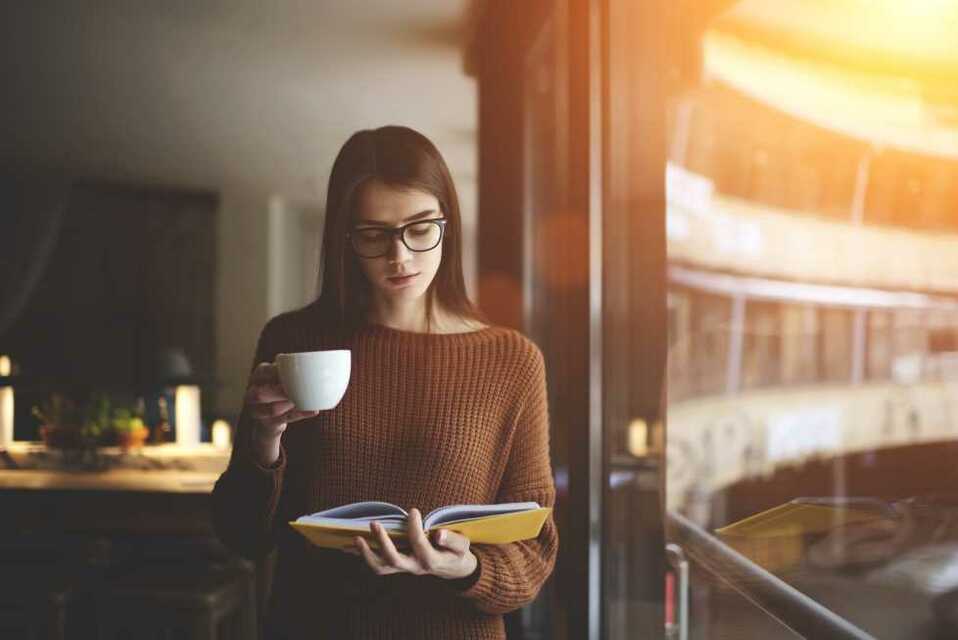 La lectura puede ser un buen aliado en esta cuarentena (Shutterstock).