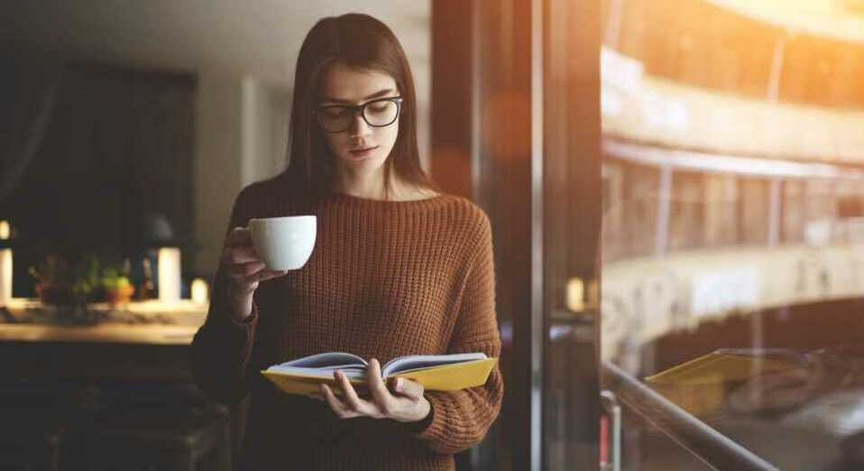 La lectura puede ser un buen aliado en esta cuarentena (Shutterstock).