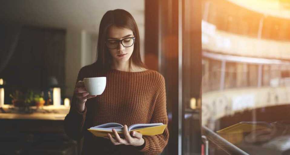 La lectura puede ser un buen aliado en esta cuarentena (Shutterstock).