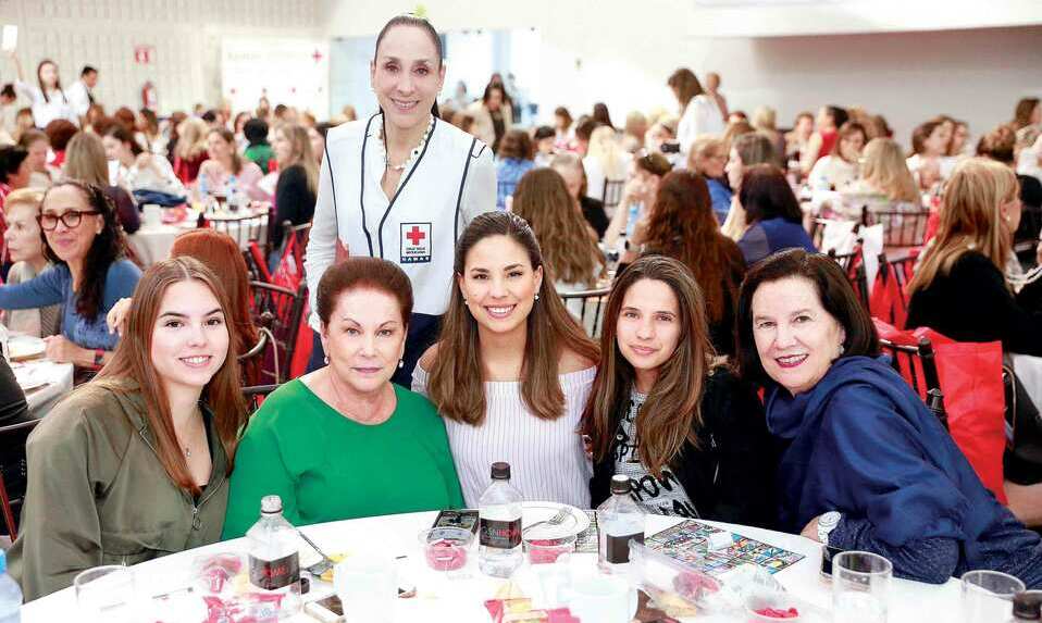 Paulina Herrera, Paquita de la Vega, Susana Calvillo, Eugenia Garza, Romelia Herrera y Martha Canseco de Hinojosa