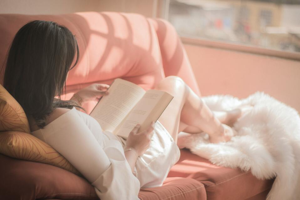 "Eso es lo padre de los libros, te dejan viajar sin mover tus pies." - Jhumpa Lahiri (Foto: Unsplash)