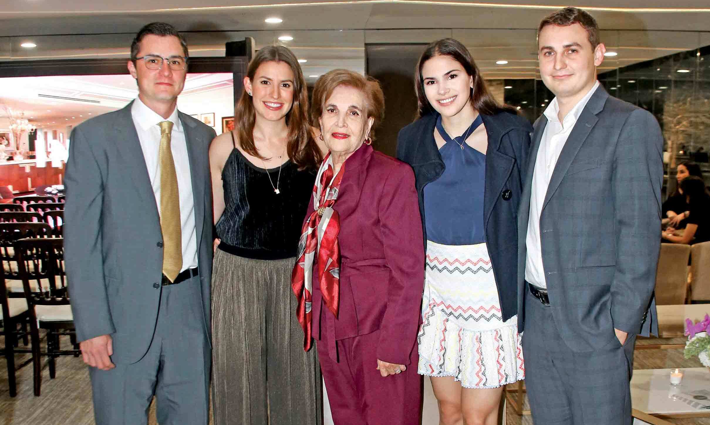 Ernesto Gutiérrez, Paulina Melo de Gutiérrez, Gloria Barrera de Bueno, Natalia González y Eduardo Melo