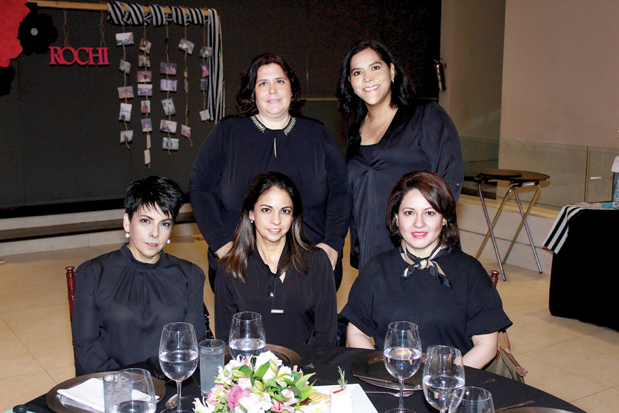 Ana Cristina Asomoza, Silvian Ocampo, Mague Quintanilla, Marcela Quintanilla y Malena Tirado / José Chang