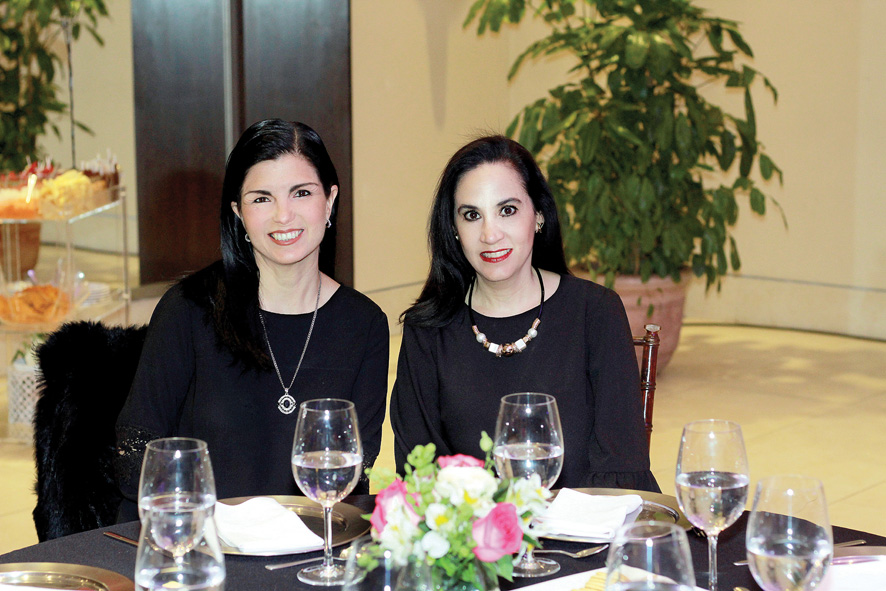 Gloria Martínez y Candita Martínez / José Chang