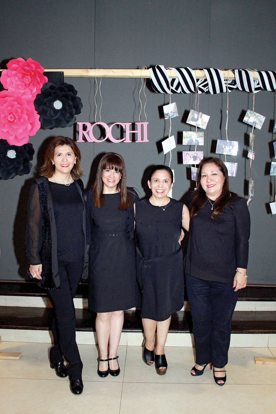 Mary Carmen Cruz, Mónica Kanarek, Olga Bolado Y Raquel Zúñiga / José Chang