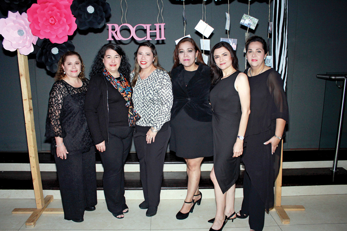 Vicky Rage, Catalina CAbezut, Rochi Macías, Lucero Patraca, Claudia Gil y Blanca Barrera / José Chang