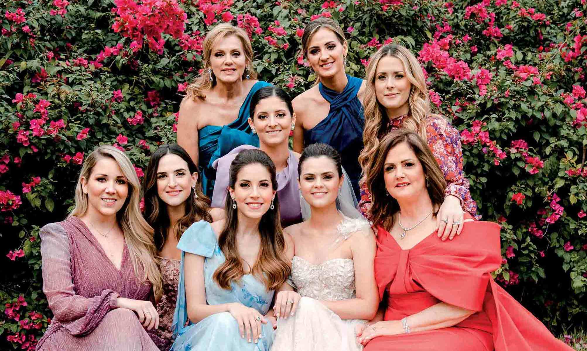 La novia junto a su familia, Ángeles Martínez y Make Leal