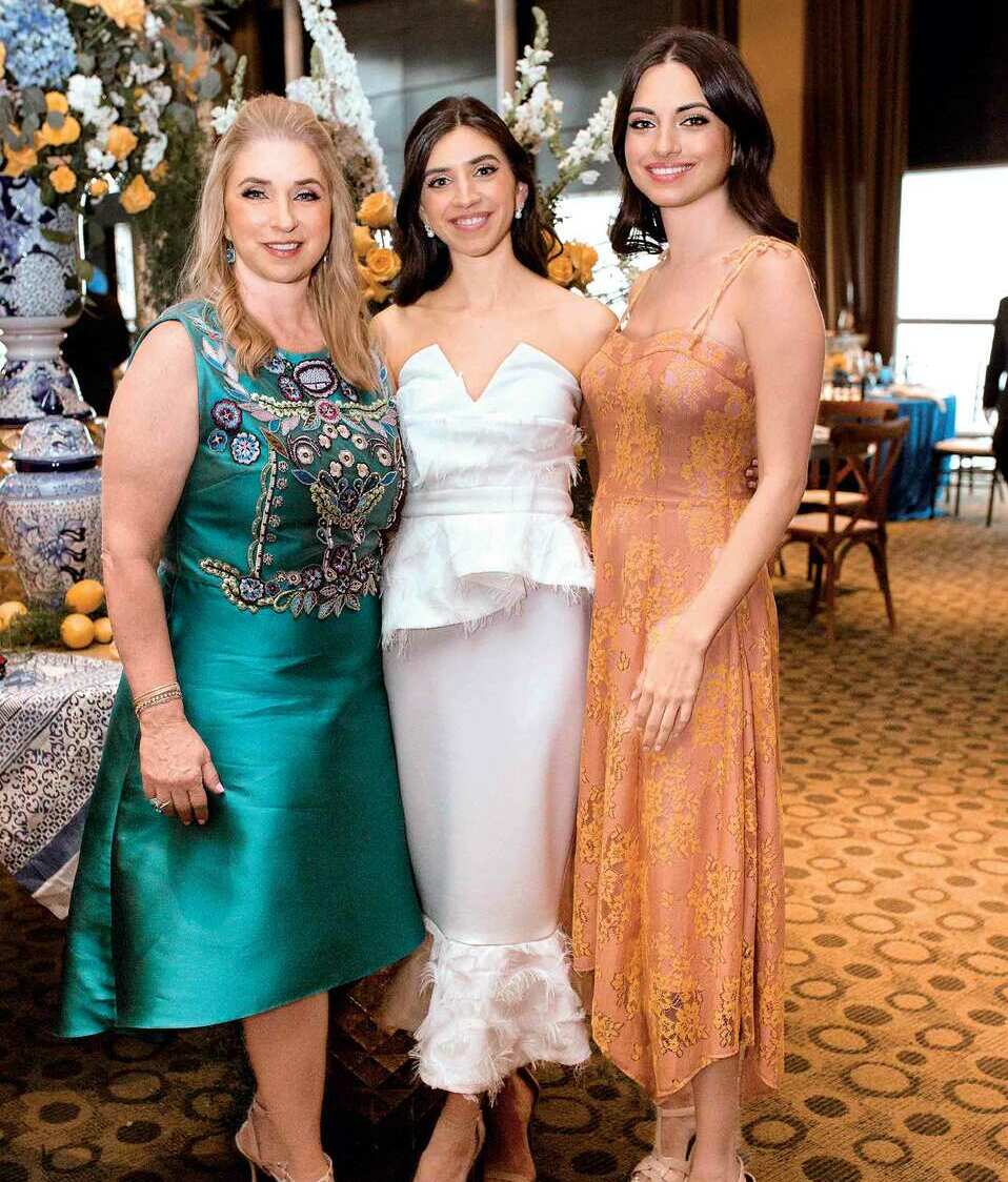 Adriana Moya de García, Mariajosé García y Pau García