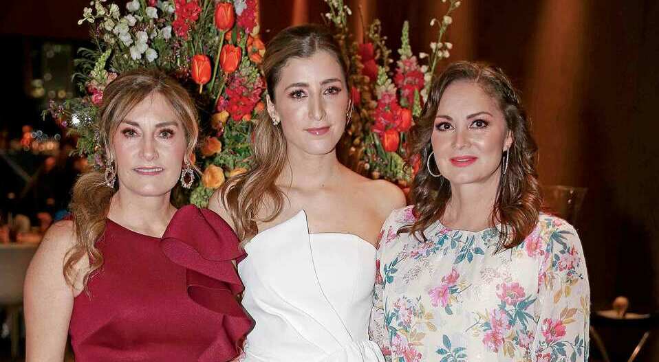Carmen Saldaña de Garza, Dany Garza y Alejandra González de Garza