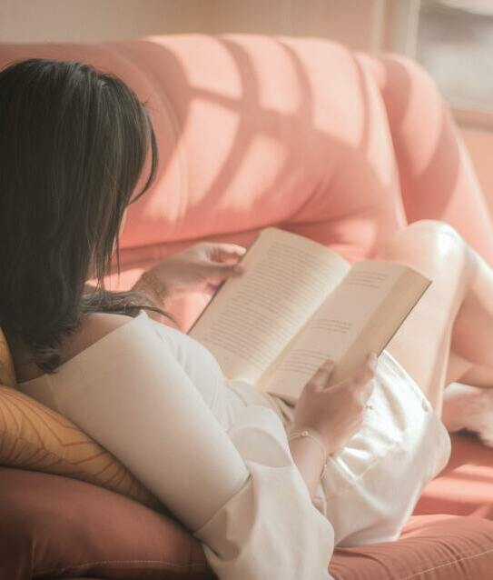 "Eso es lo padre de los libros, te dejan viajar sin mover tus pies." - Jhumpa Lahiri (Foto: Unsplash)