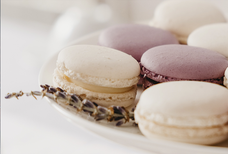 Macarons. Ya ganaron fama en México, son dulces y los encuentras en decenas de sabores, pero ninguno se compara a los auténticos hechos en Francia.