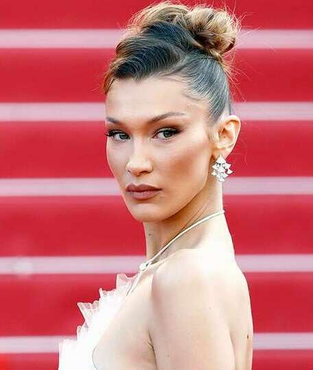 Bella Hadid se hizo un fleco en casa durante la cuarentena (Foto: Instagram)