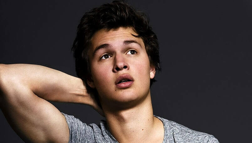 Ansel Elgort publica una nude para recaudar fondos (Foto: Instagram)