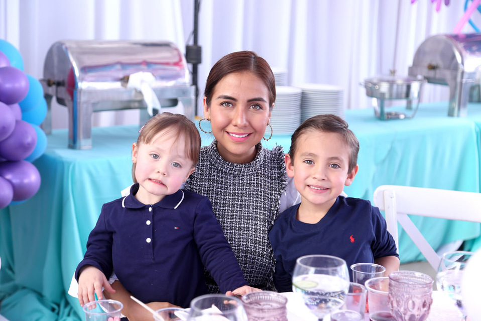 Isabella, Nancy y Carlos