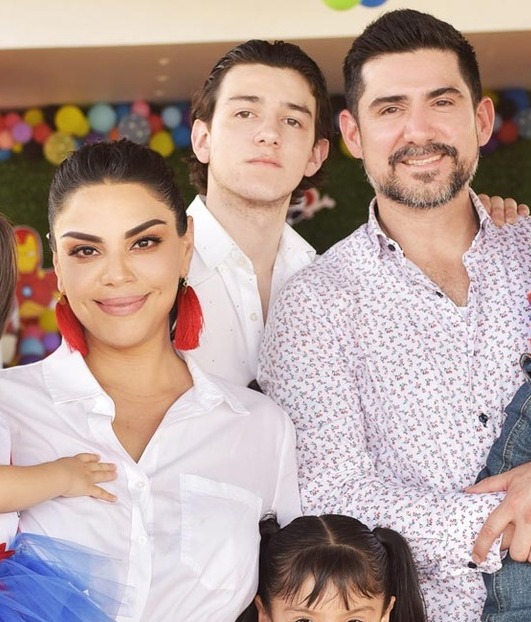 María Renée, Javi y Maritere fueron festejados por sus papás y hermano (Fotos: Maqueda Peques).