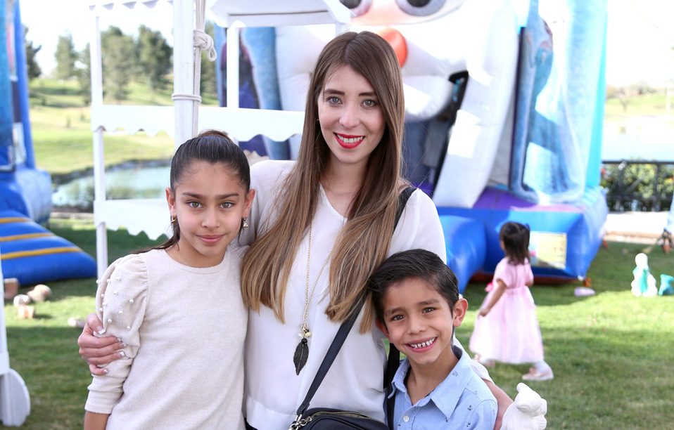 Mía, Linda y Andrés