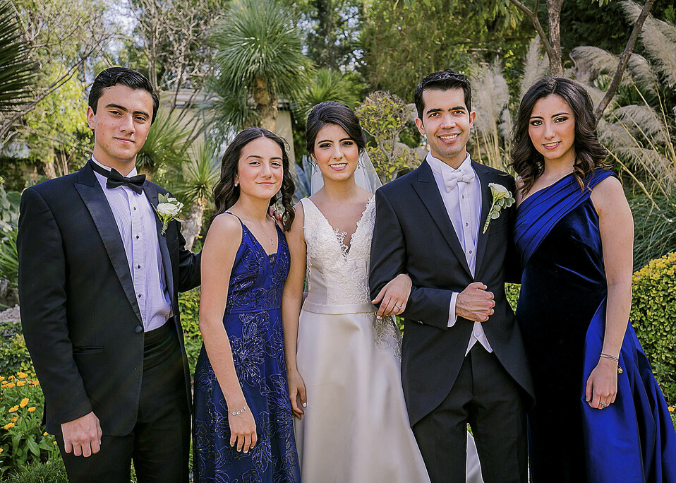 Eduardo Ramos, Ana Carla Ramos, Daniela Ramos, Arturo Cuellar y Luciana Ramos