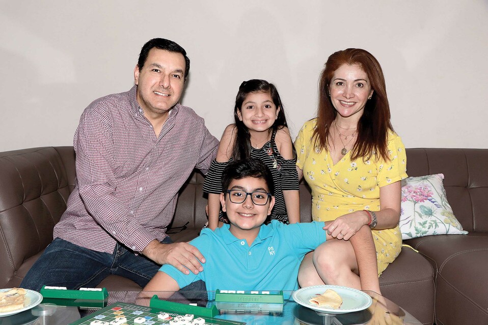 Antonio Vázquez, Rebecca Vázquez, Sandra Ruiz y Tony Vázquez comparten felicidad. Foto: Dennis Hernández