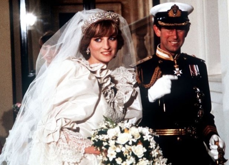 Los diseños de los zapatos de bodas de Lady Di están en subasta (Foto: Instagram)