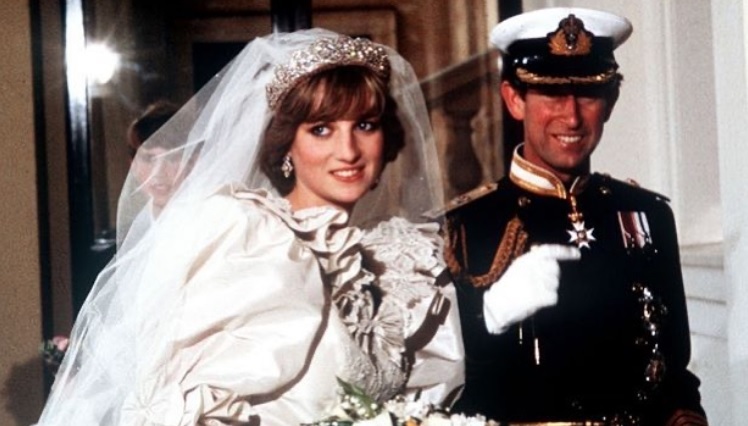 Los diseños de los zapatos de bodas de Lady Di están en subasta (Foto: Instagram)