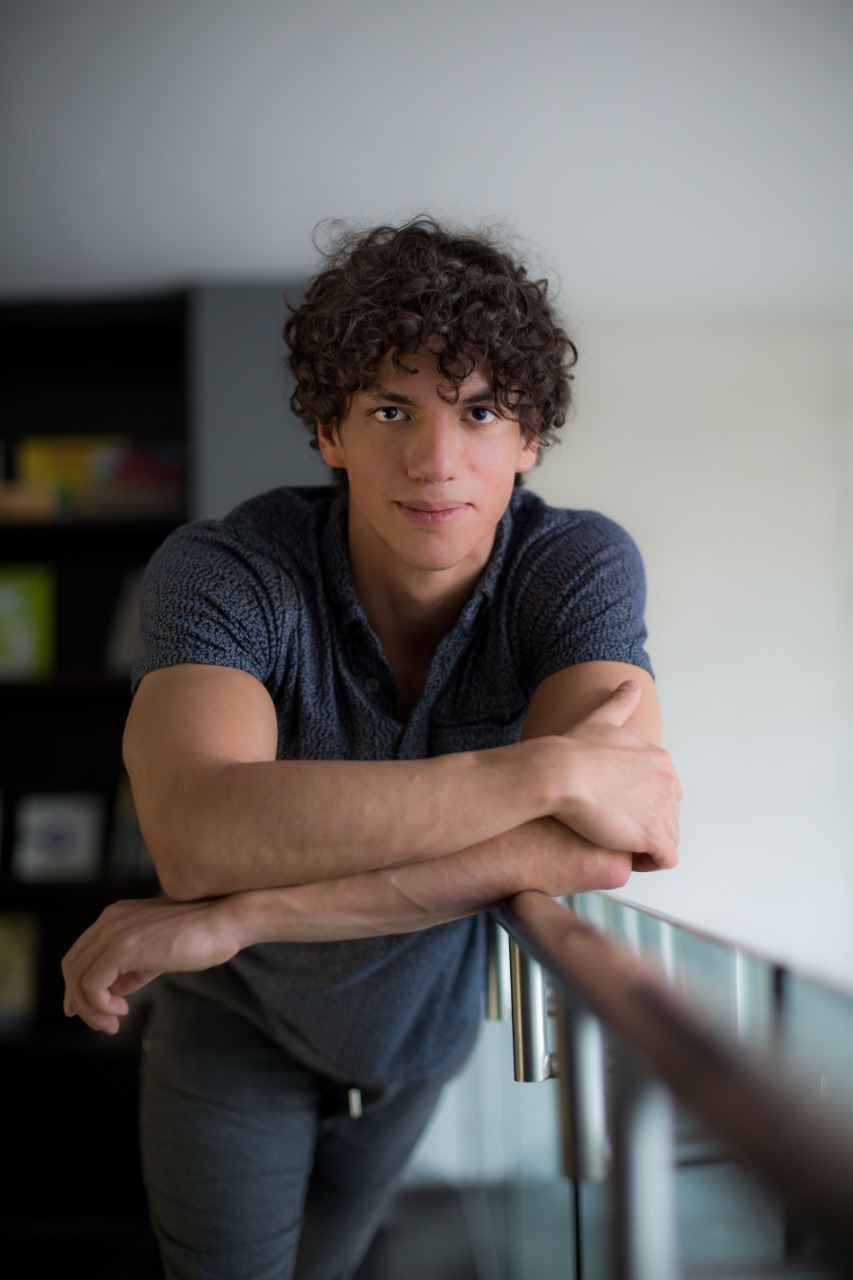 Isaac Hernández bailarín de ballet tapatío